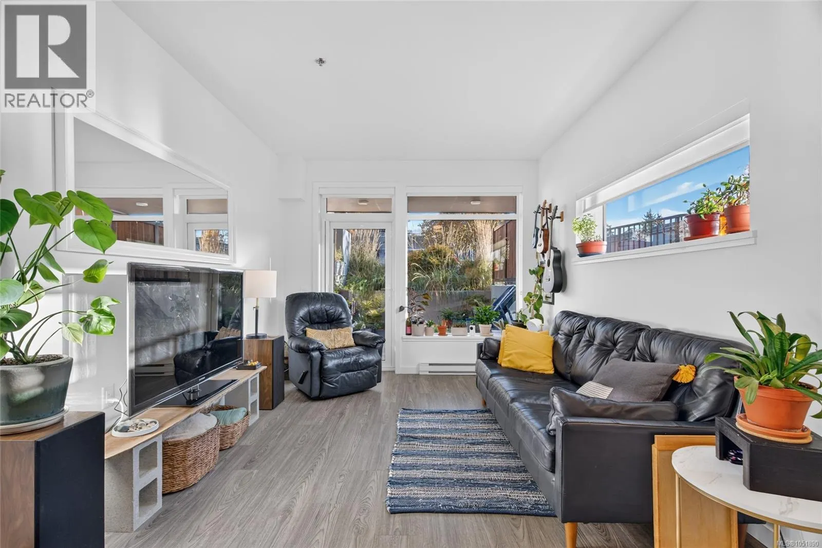 101 7162 West Saanich Rd