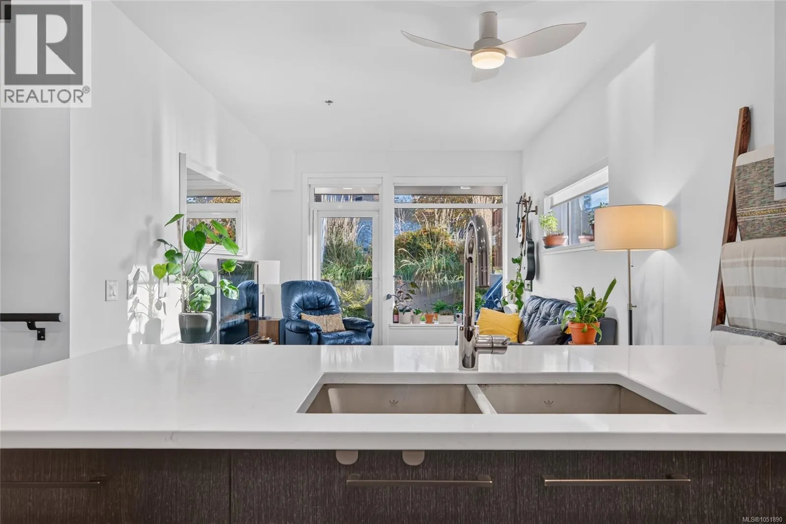 101 7162 West Saanich Rd