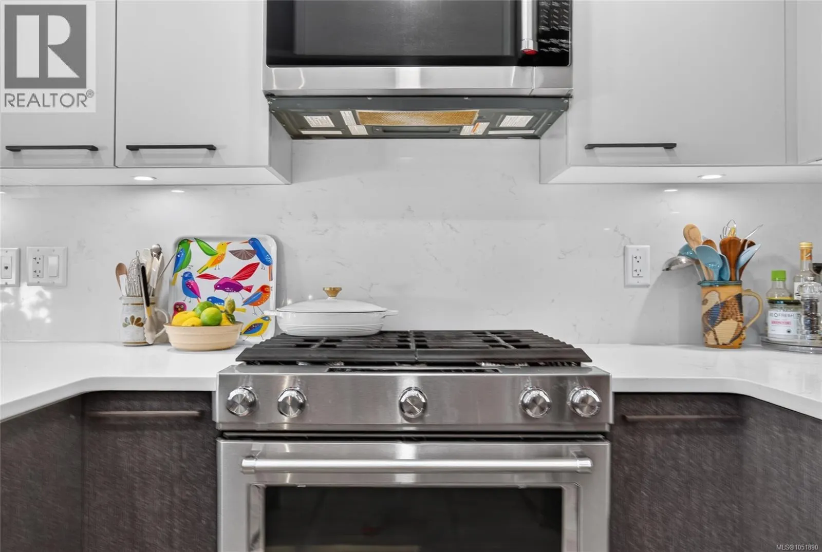 101 7162 West Saanich Rd