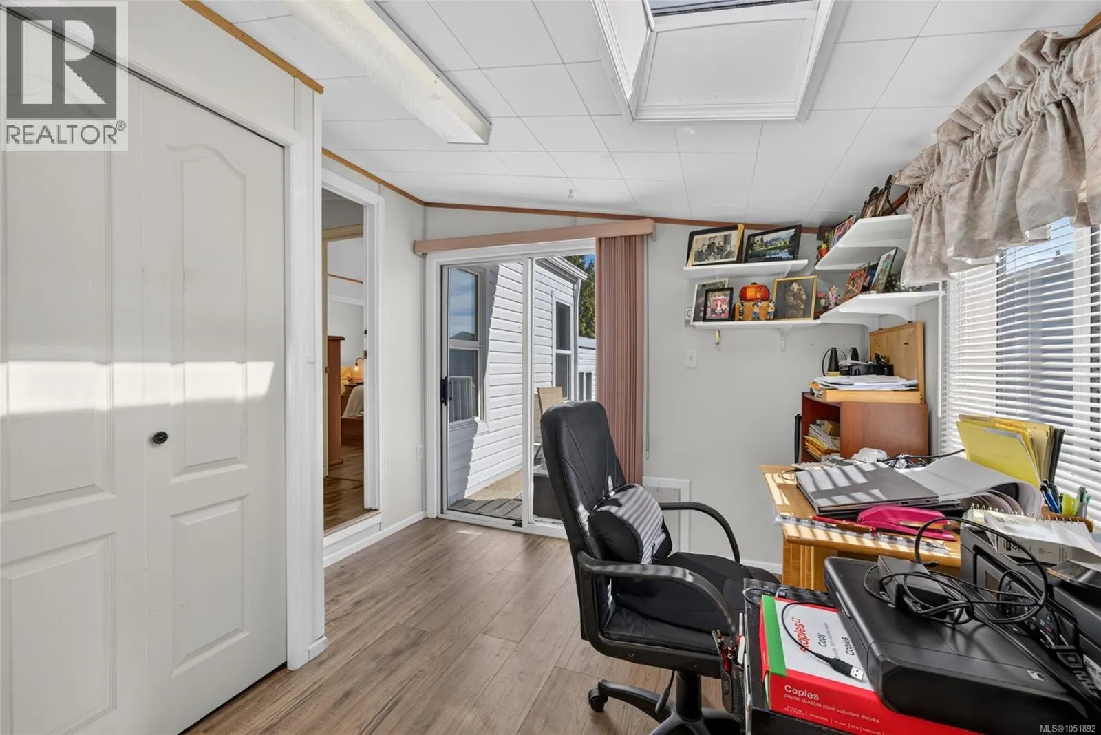 24 7401 Central Saanich Rd