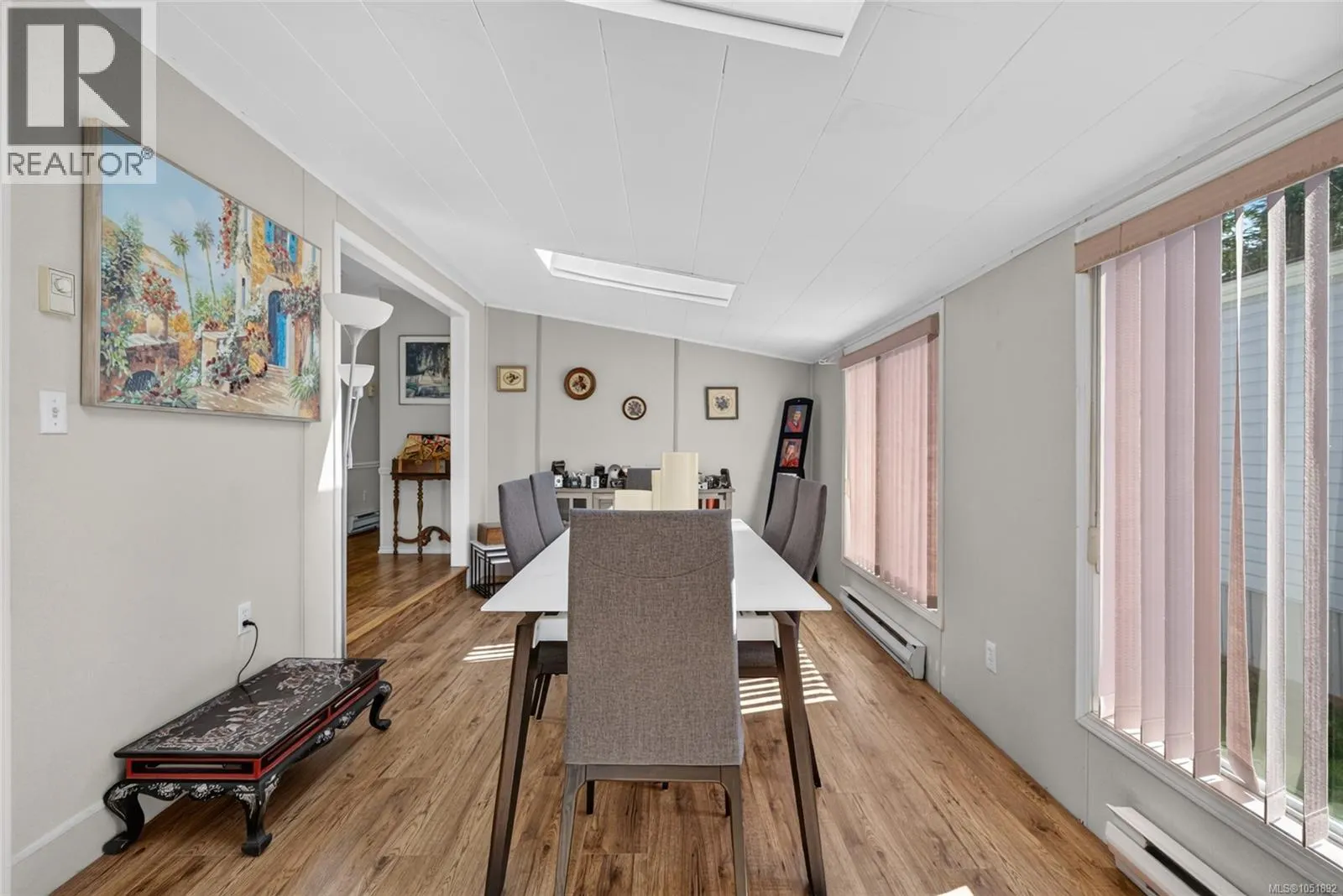 24 7401 Central Saanich Rd