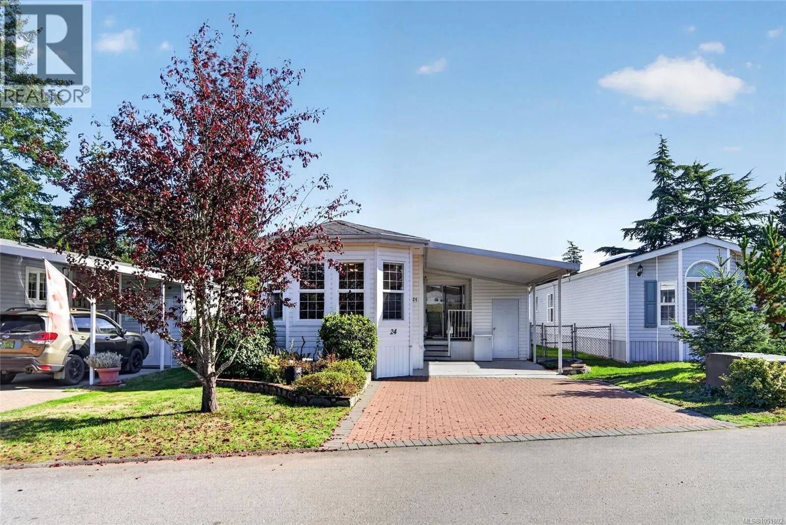 24 7401 Central Saanich Rd