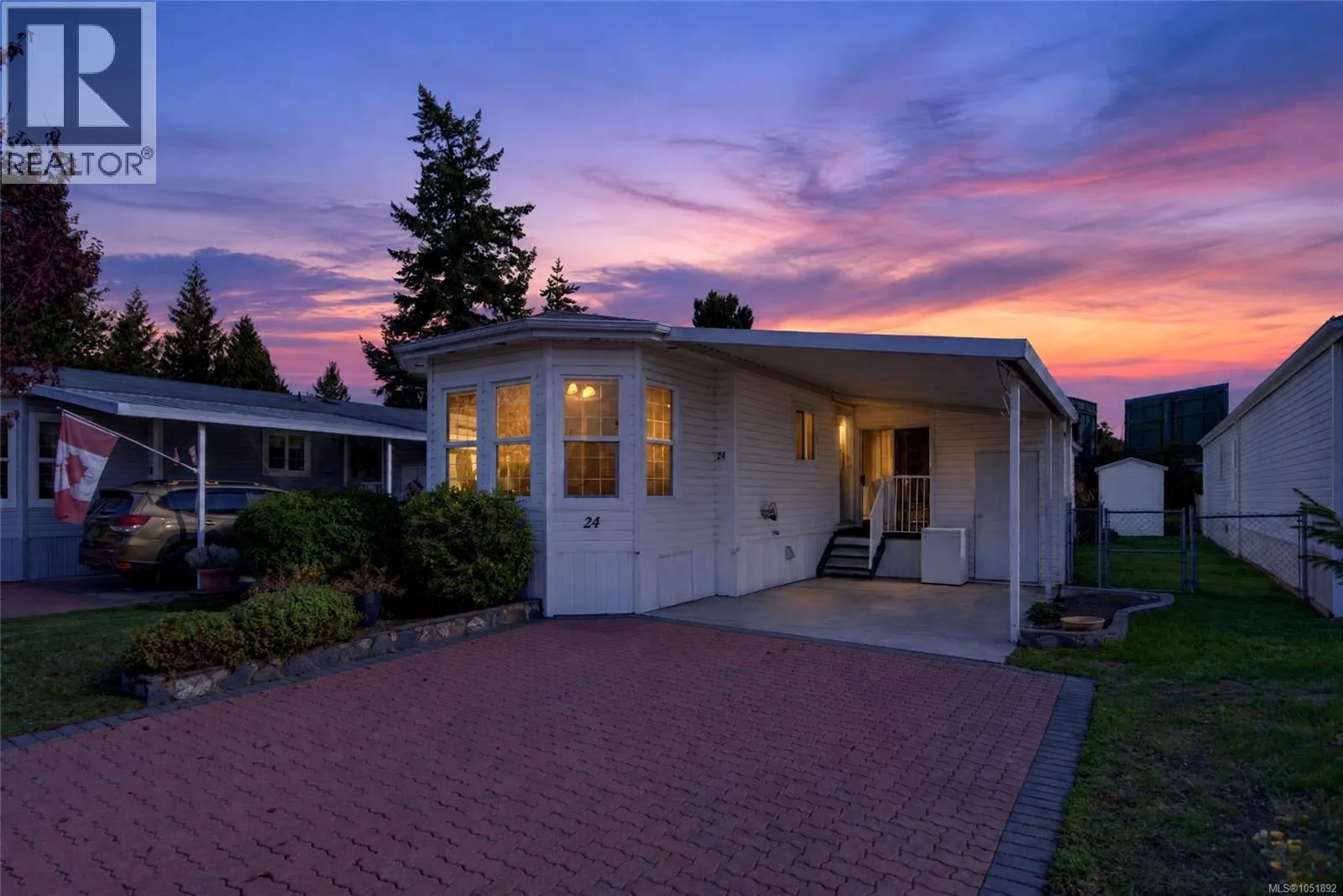 24 7401 Central Saanich Rd