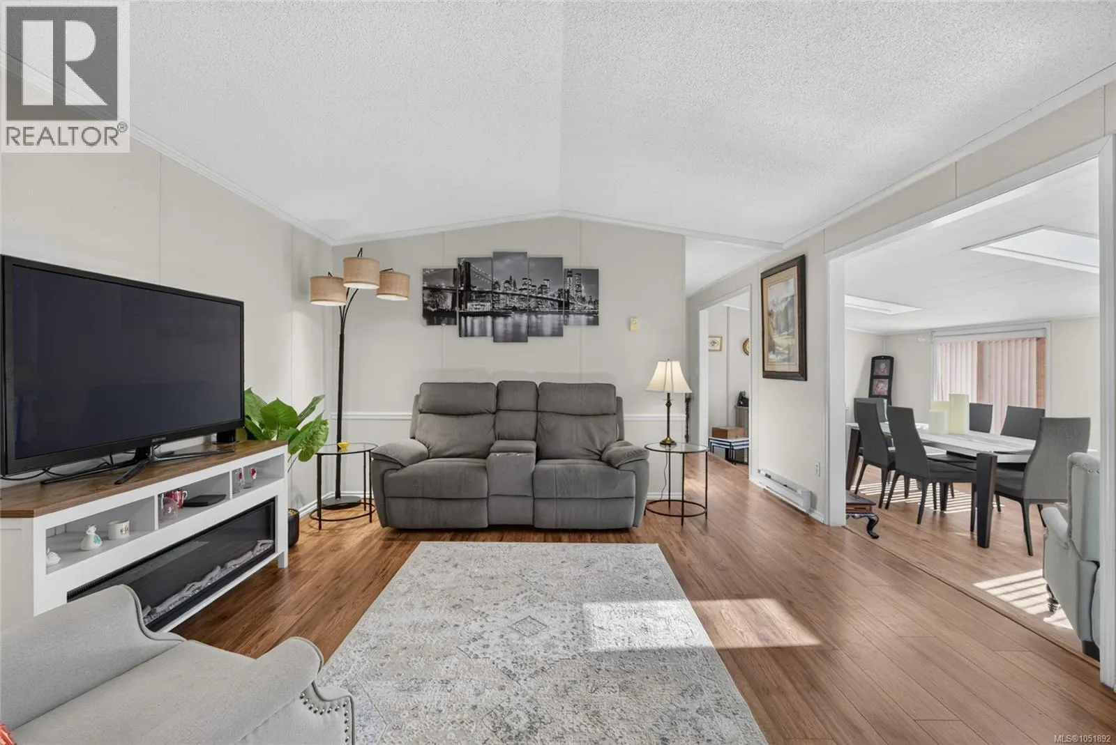 24 7401 Central Saanich Rd