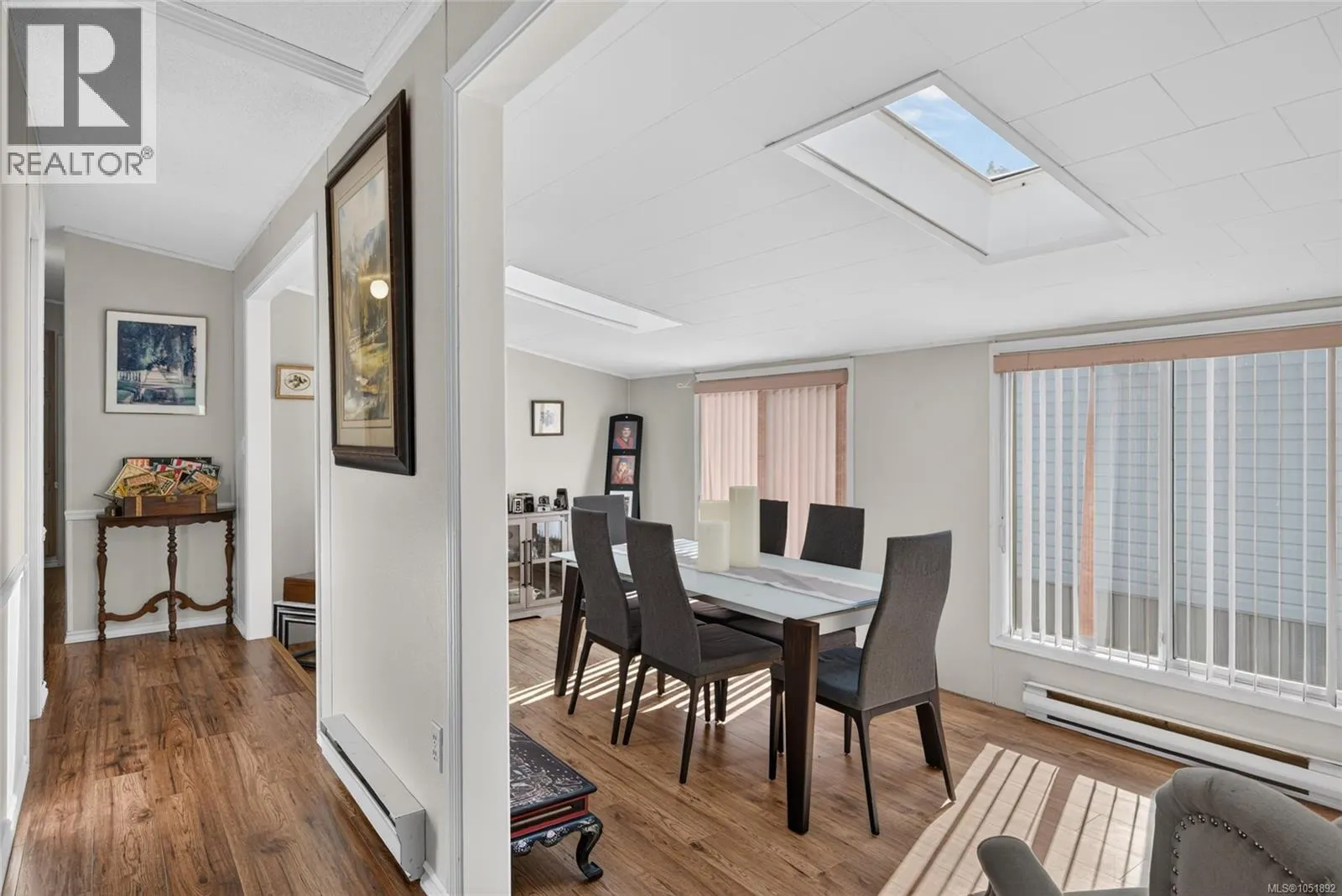 24 7401 Central Saanich Rd
