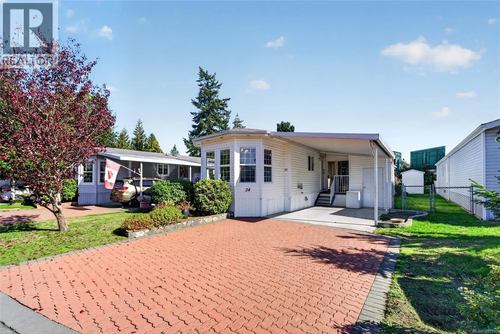 24 7401 Central Saanich Rd