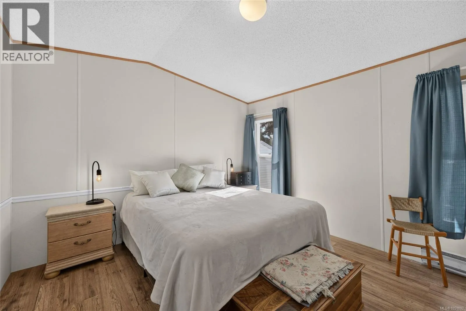 24 7401 Central Saanich Rd
