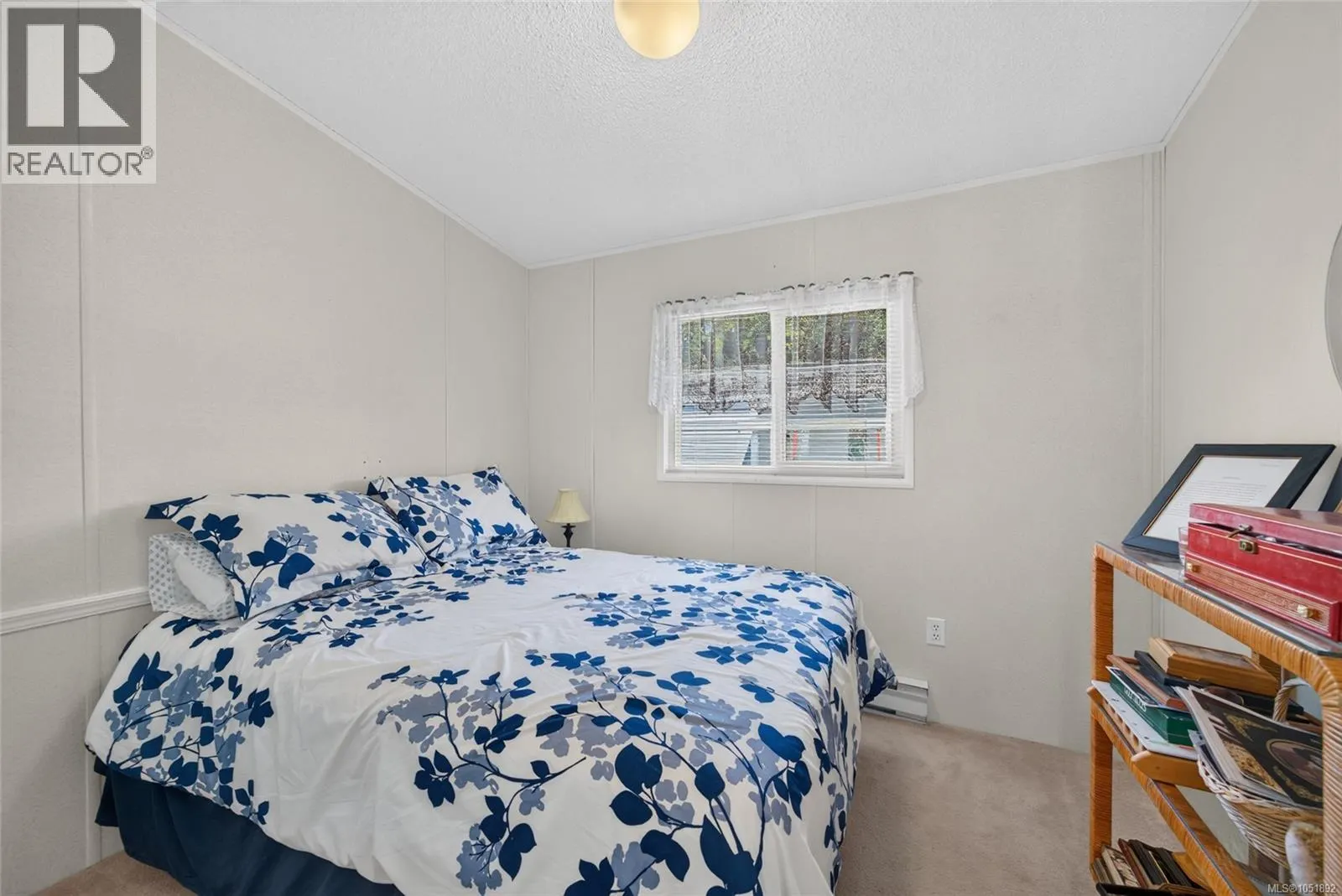 24 7401 Central Saanich Rd
