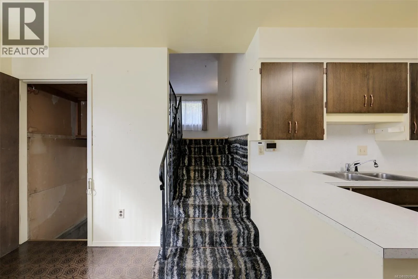 948 Dunsmuir Rd