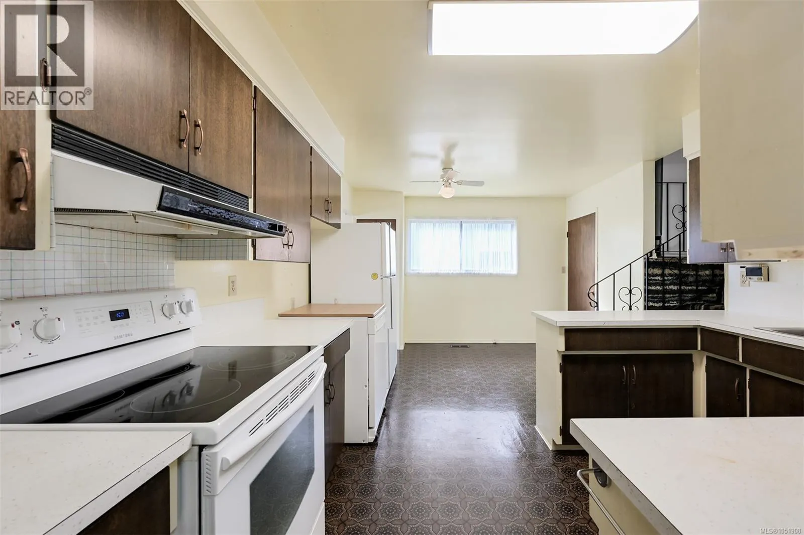 948 Dunsmuir Rd