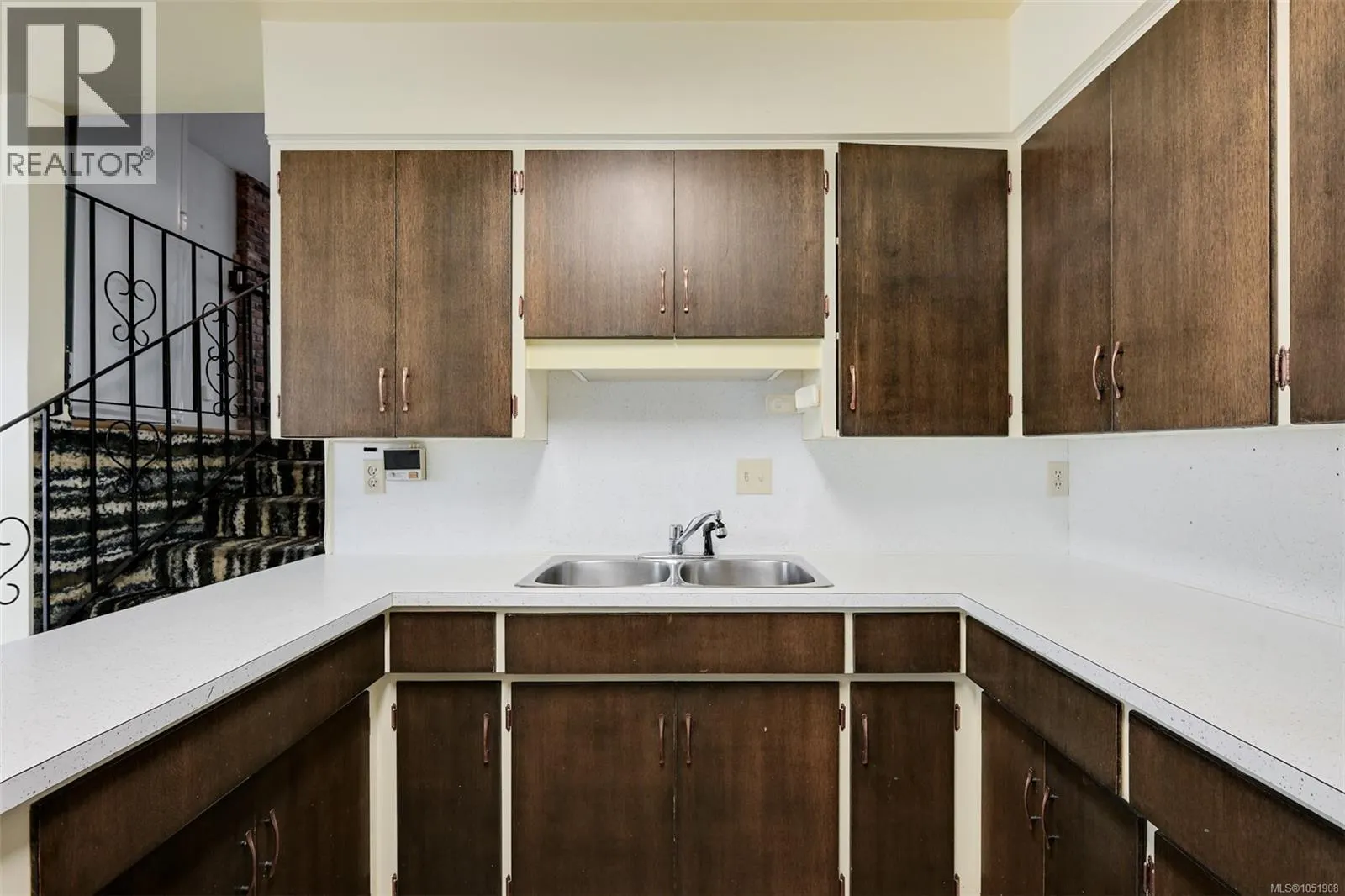 948 Dunsmuir Rd