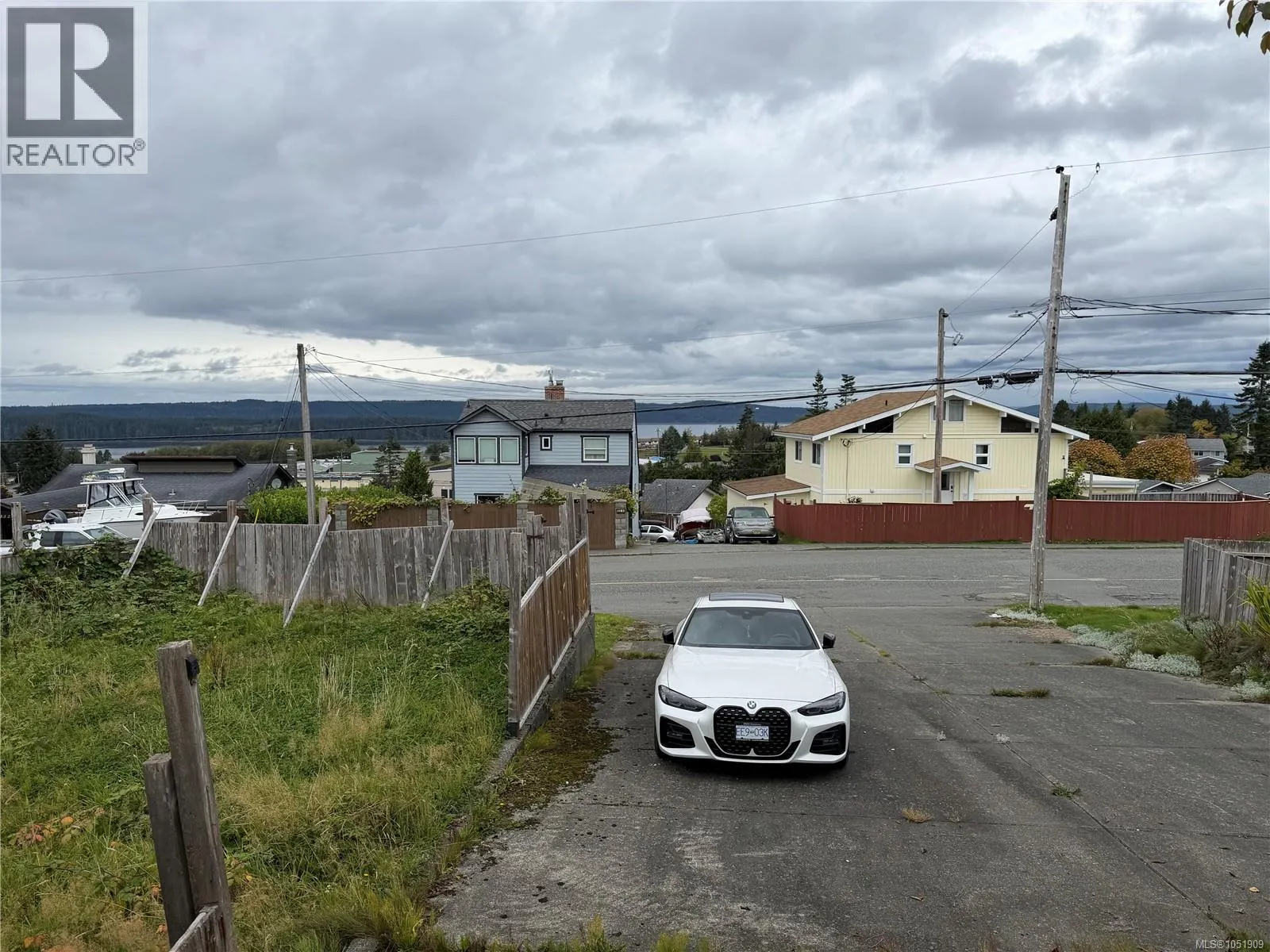 2403 Chelohsin Cres