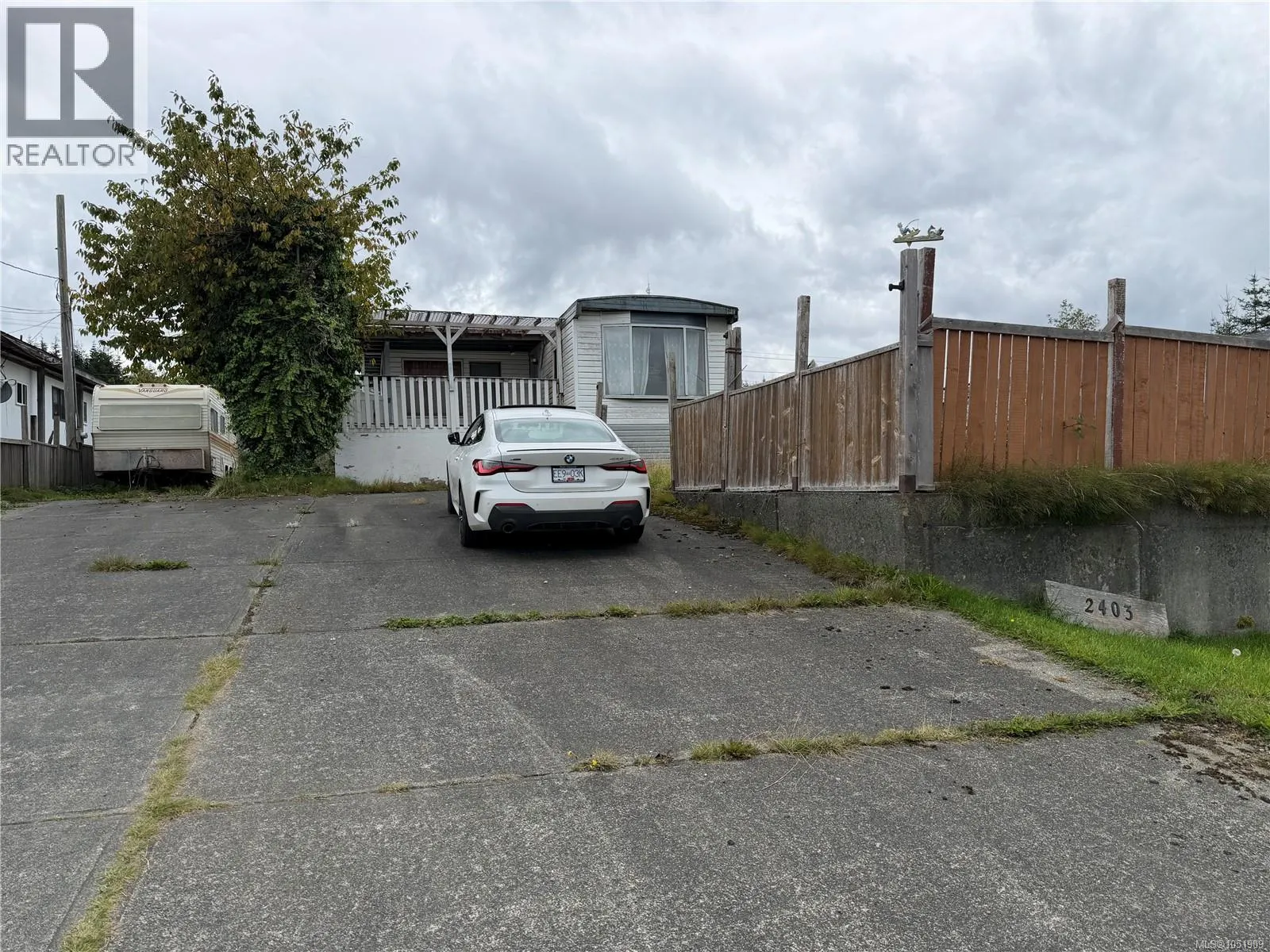 2403 Chelohsin Cres