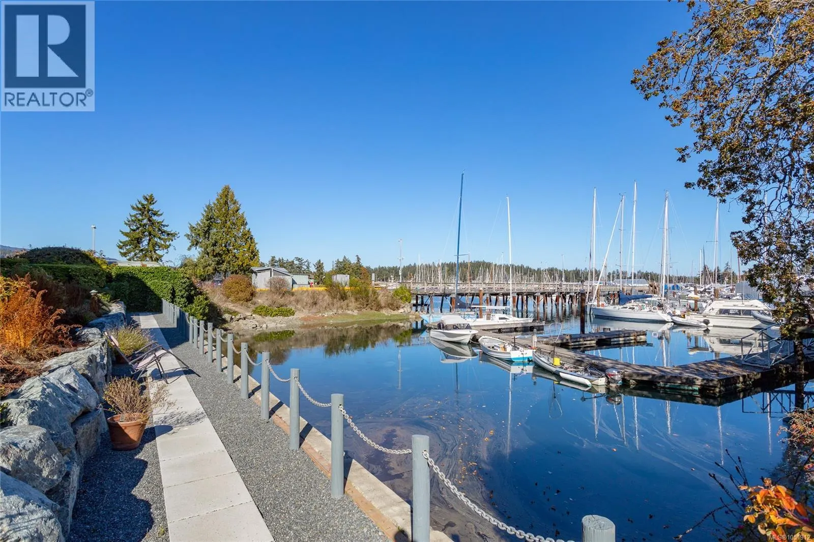 201 10431 Resthaven Dr