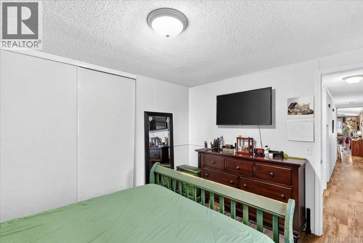 3 10325 Lakeshore Rd