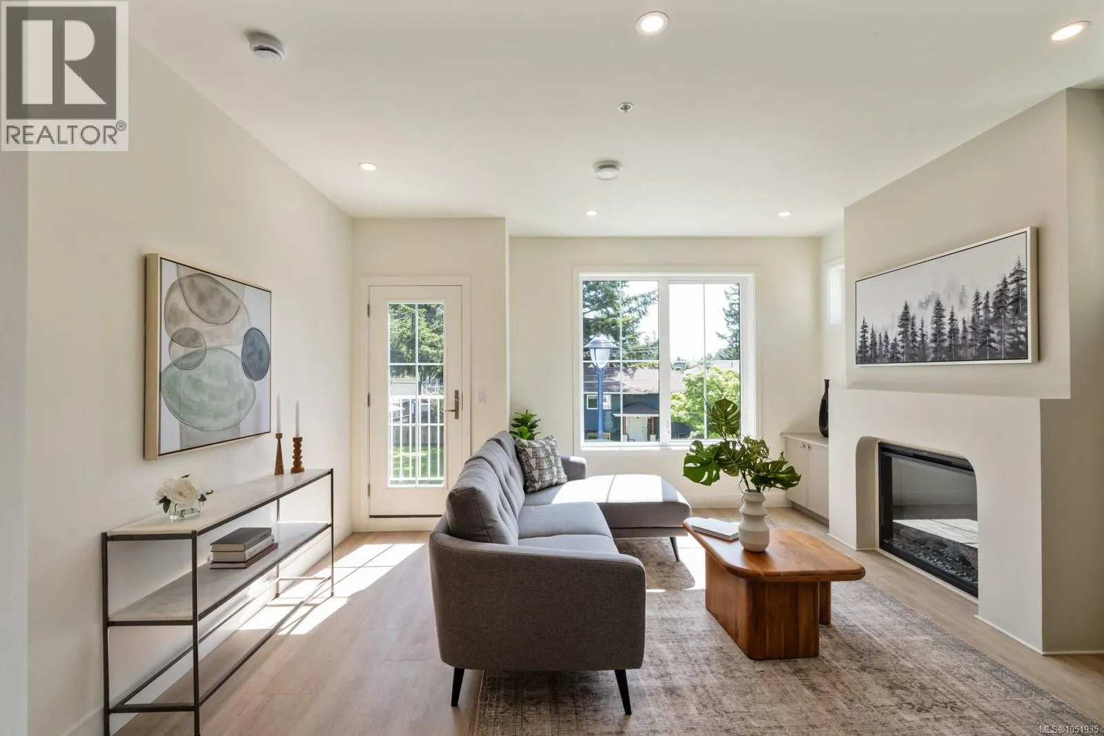 214 2770 Vantilburg Cres