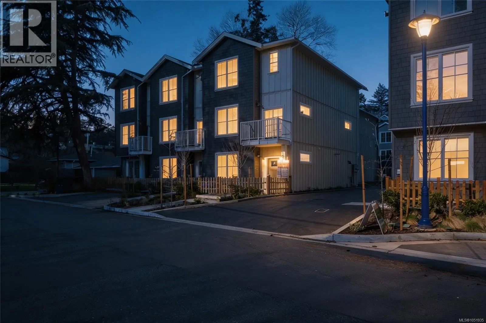 214 2770 Vantilburg Cres