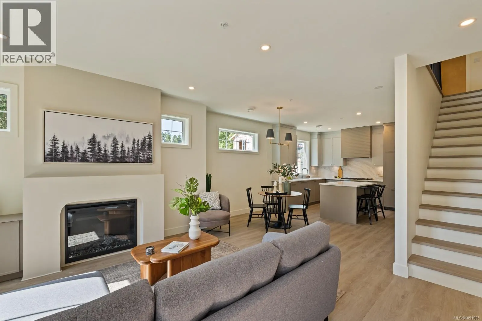 214 2770 Vantilburg Cres
