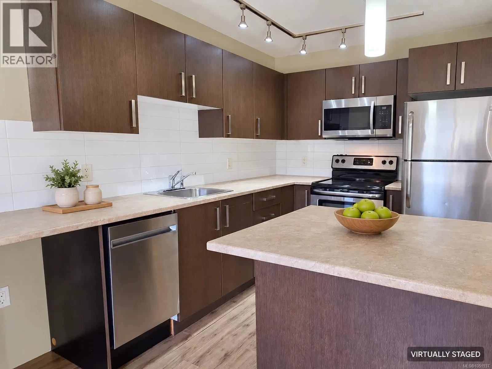 101 1600 Caspers Way