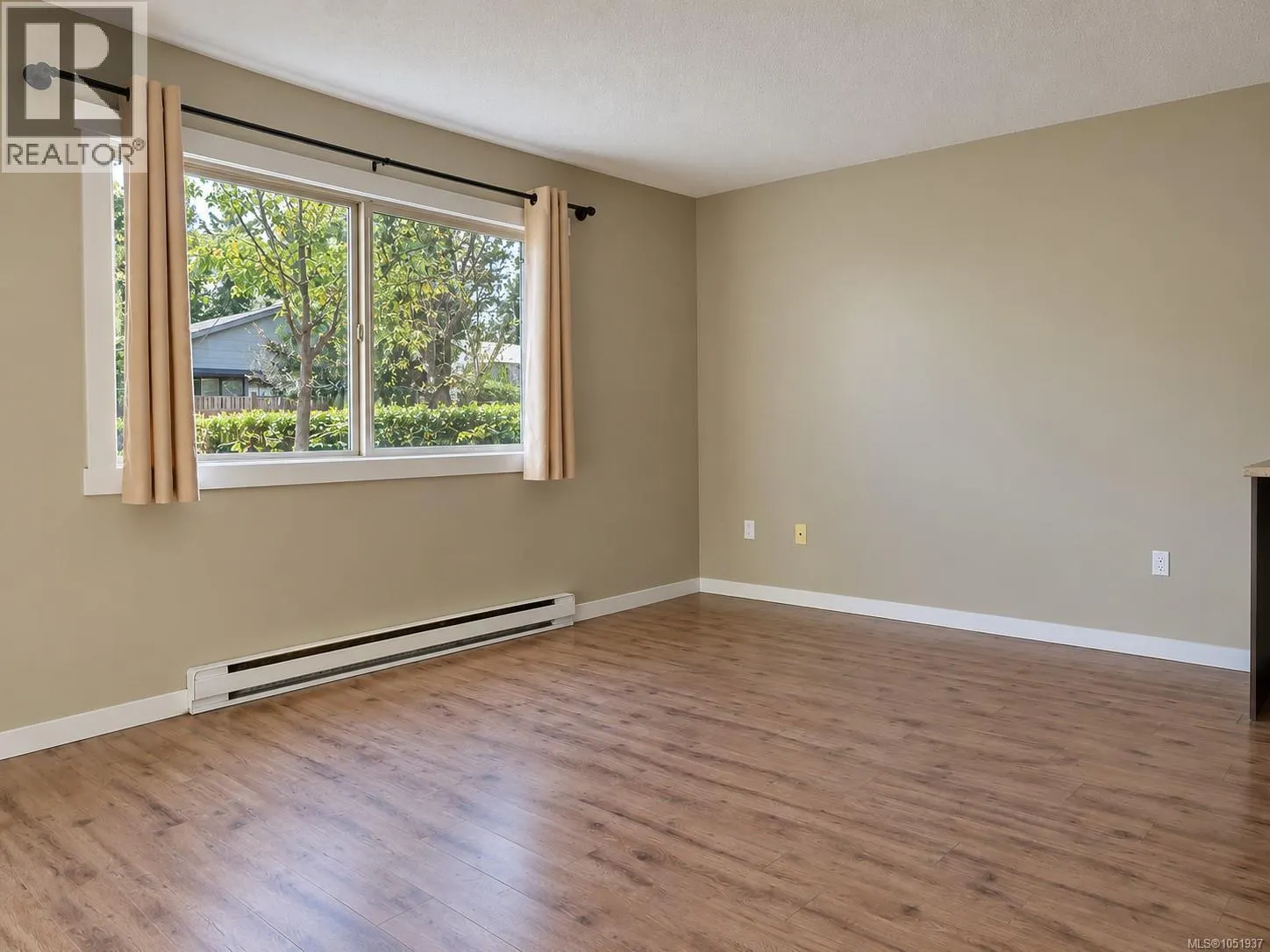 101 1600 Caspers Way