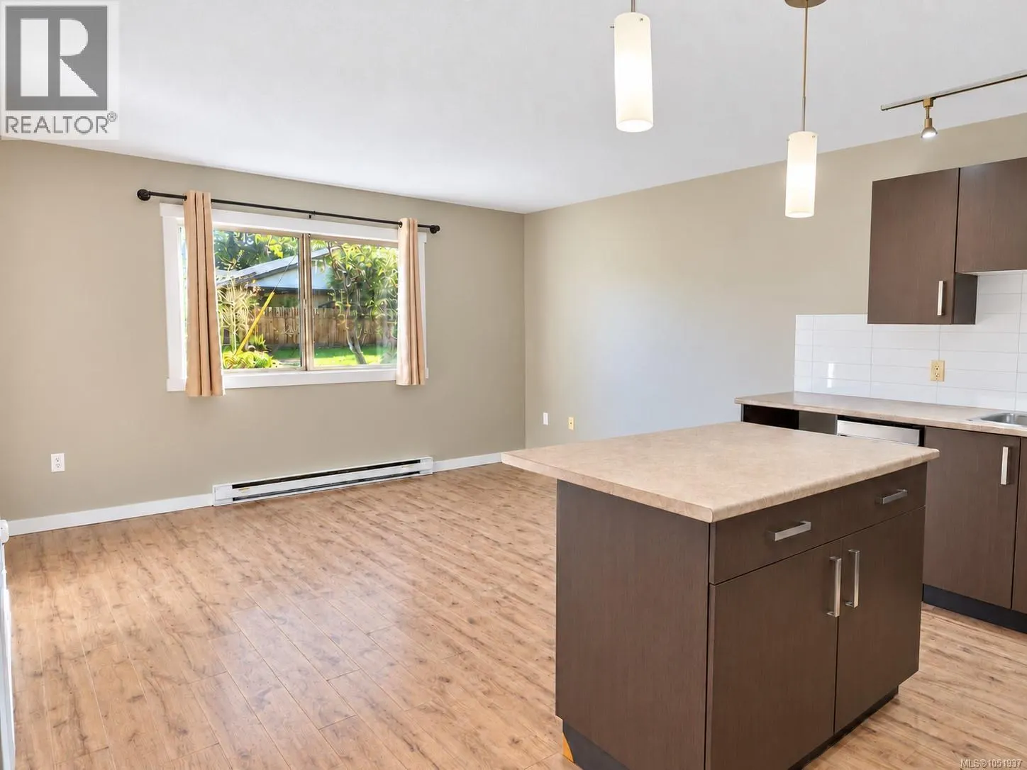 101 1600 Caspers Way