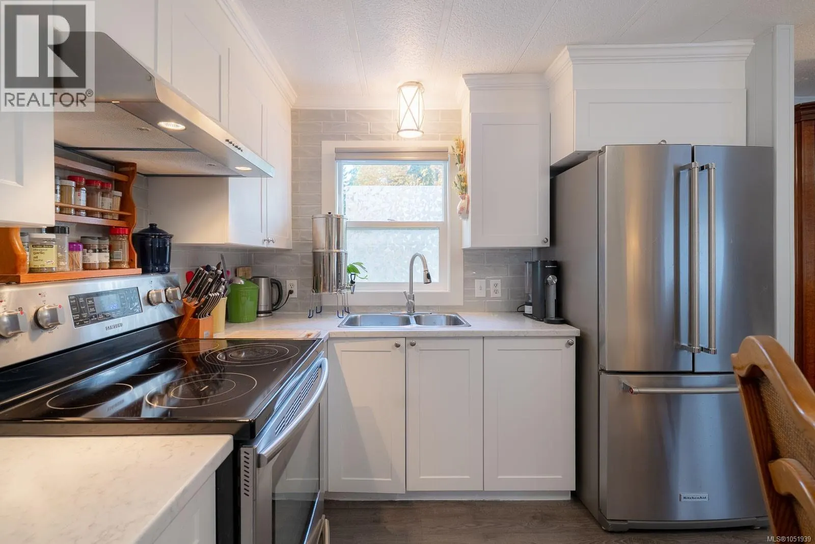 2 3258 Alberni Hwy