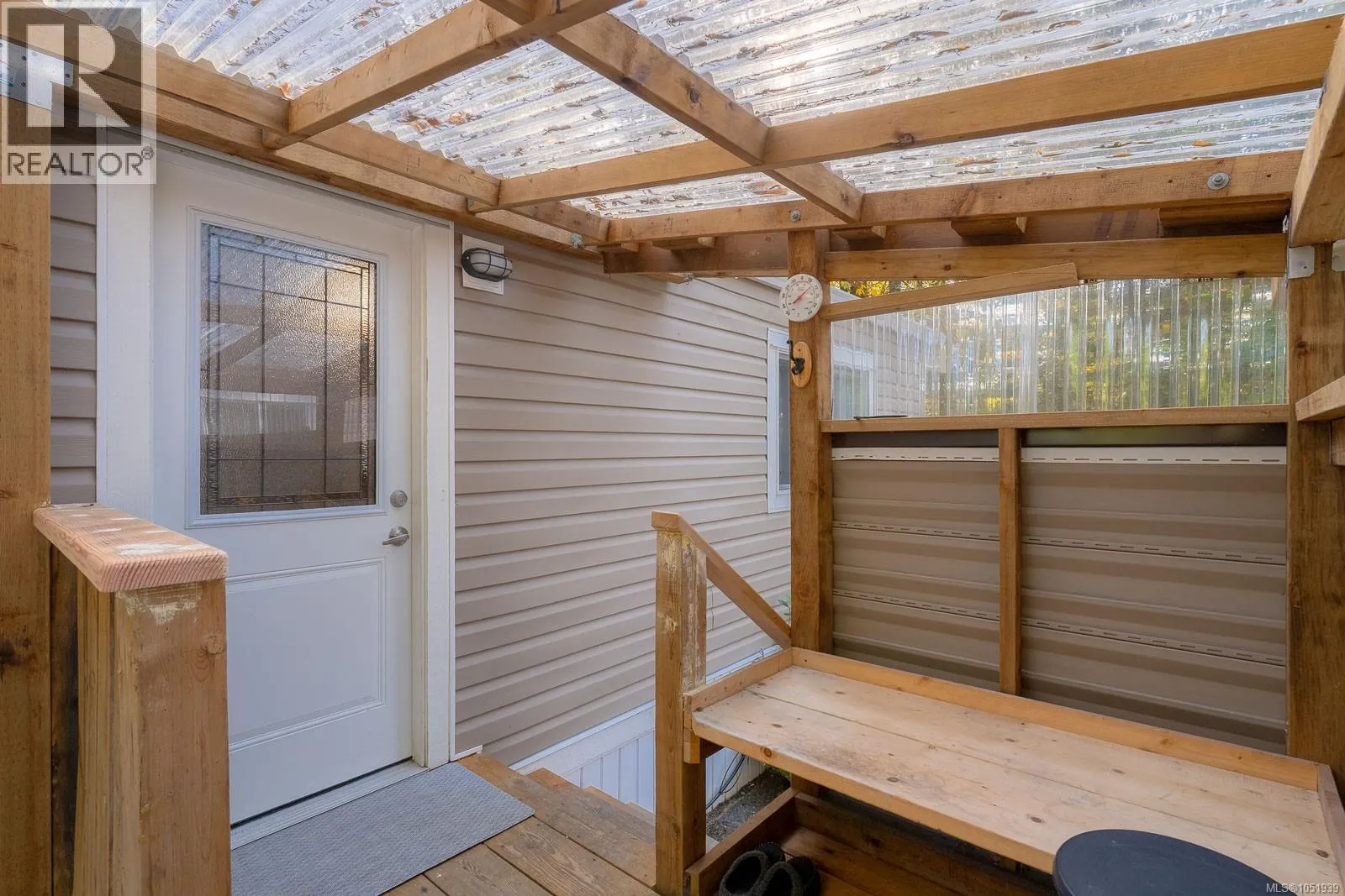 2 3258 Alberni Hwy