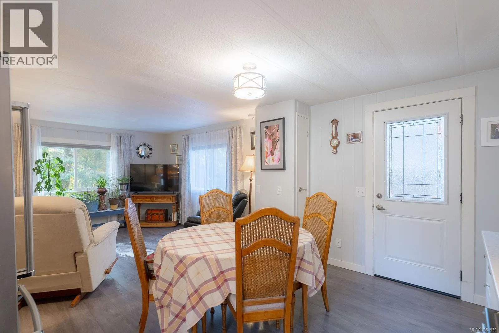2 3258 Alberni Hwy