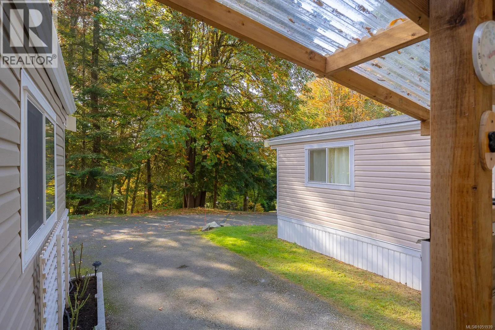 2 3258 Alberni Hwy