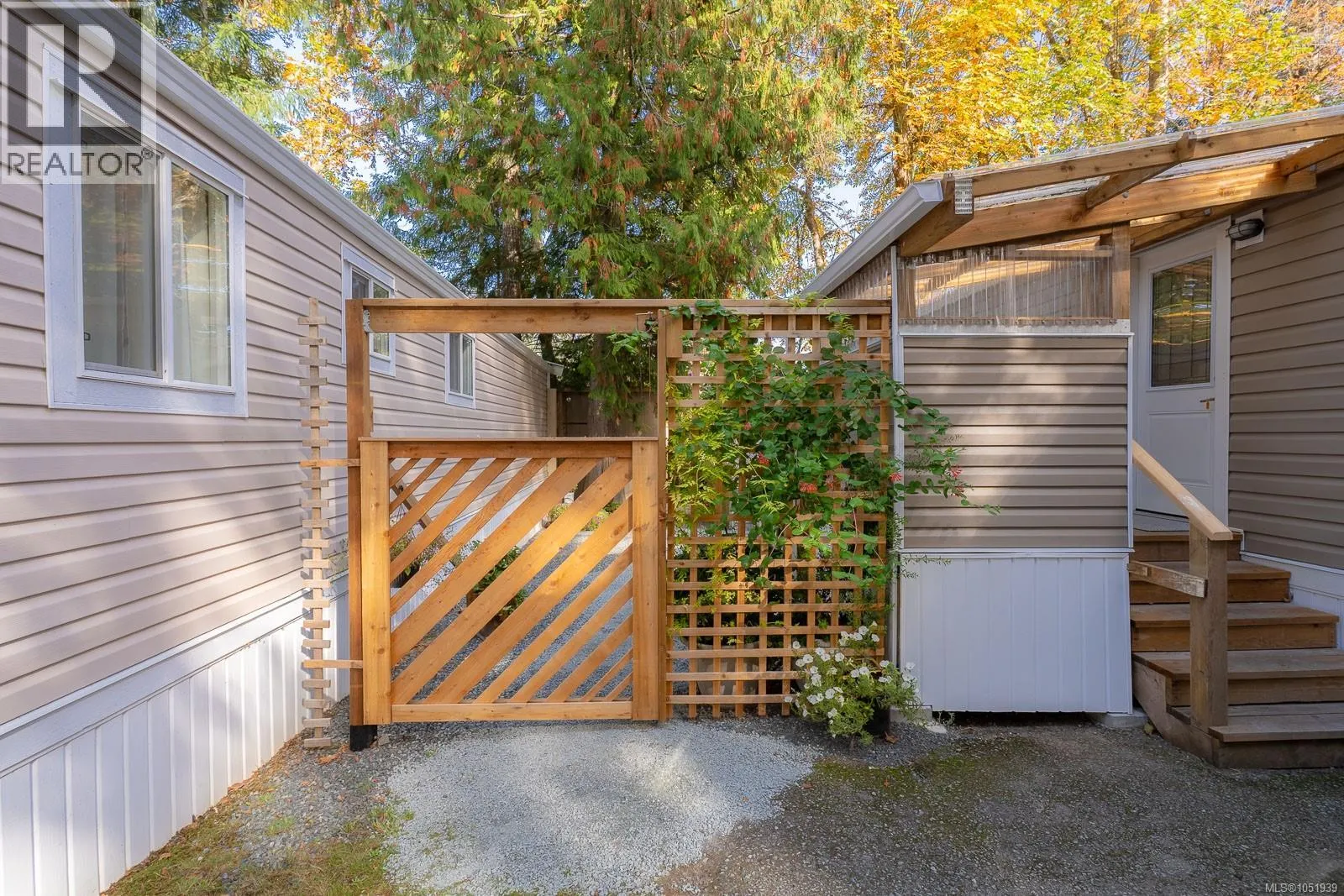 2 3258 Alberni Hwy
