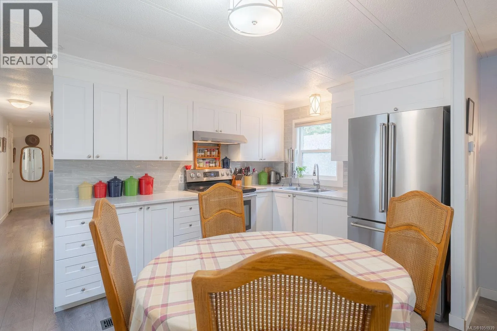 2 3258 Alberni Hwy