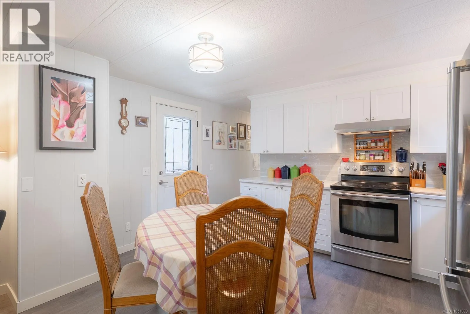 2 3258 Alberni Hwy