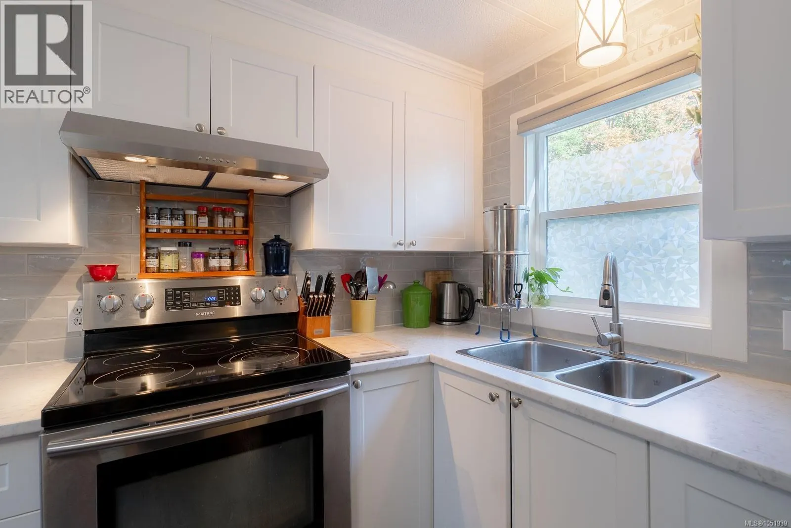 2 3258 Alberni Hwy