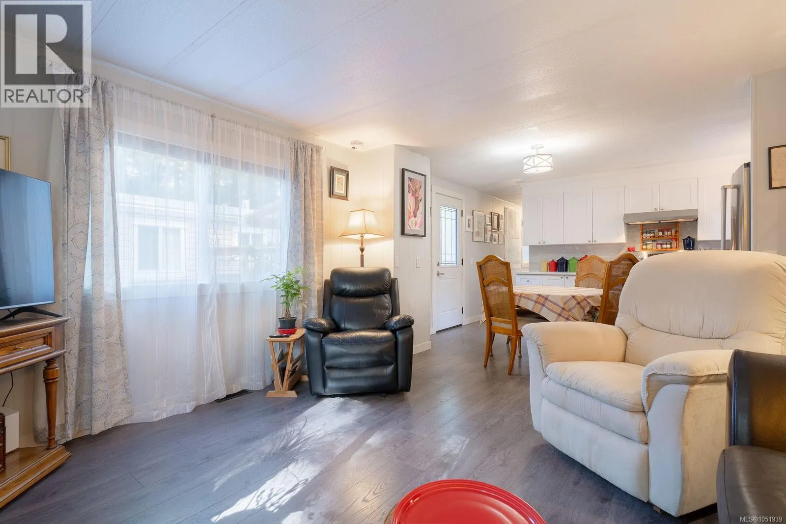 2 3258 Alberni Hwy