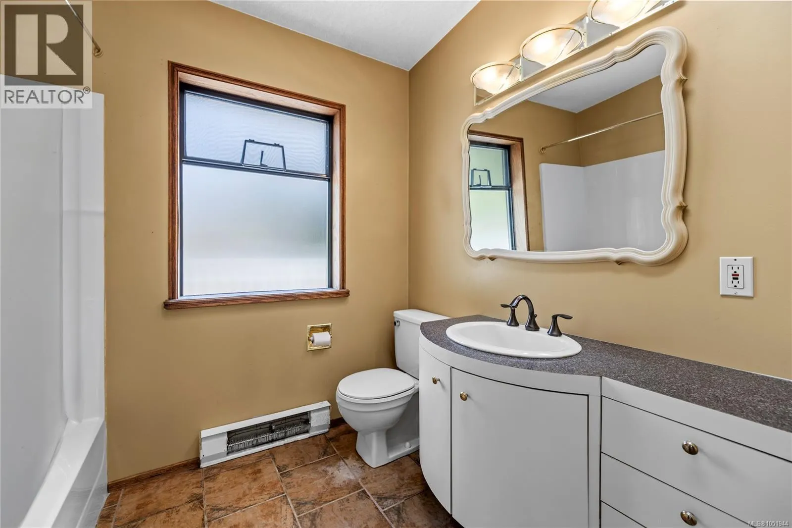 443 Hoylake Rd W