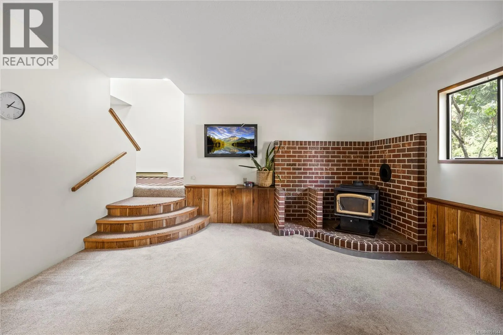 443 Hoylake Rd W