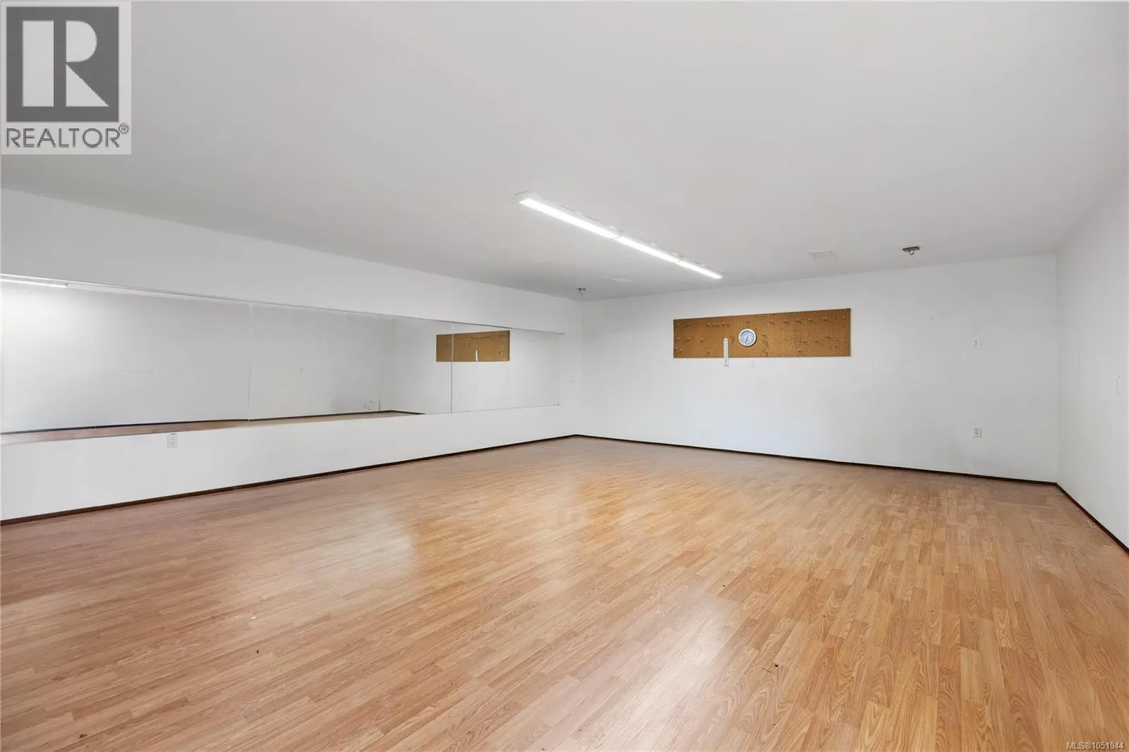 443 Hoylake Rd W