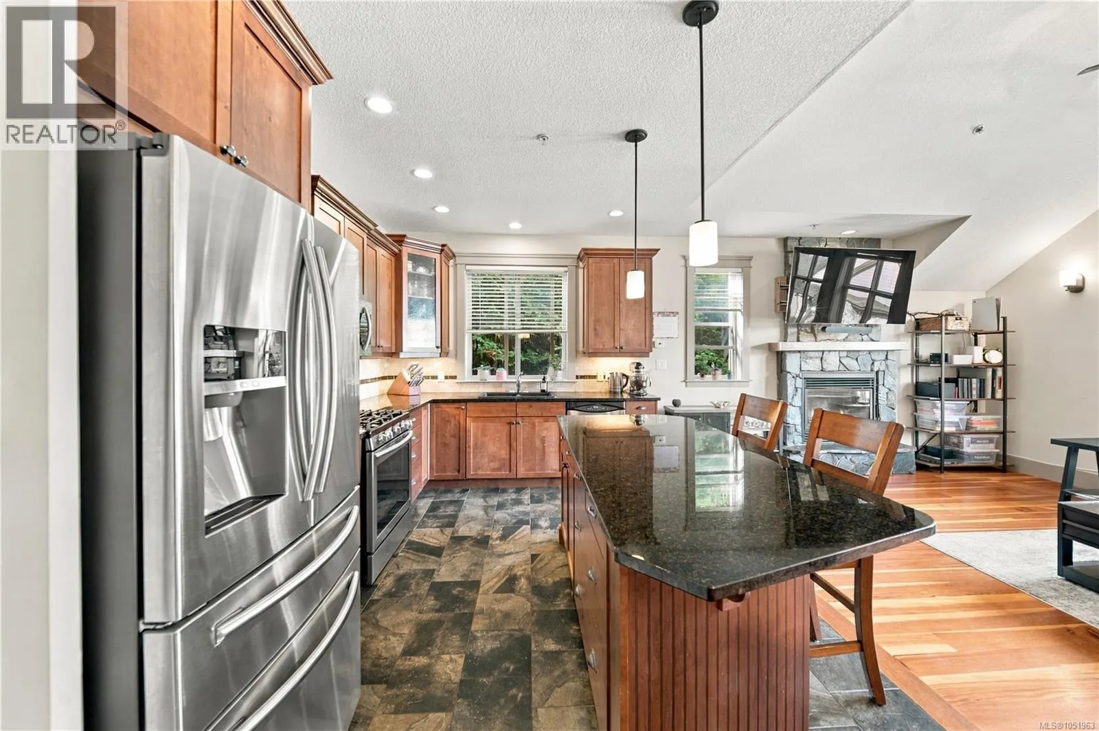 4820 Bridgewood Close