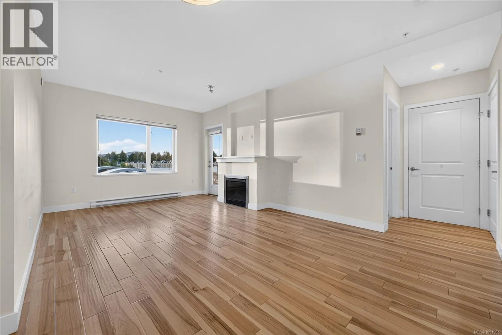 306 4394 West Saanich Rd