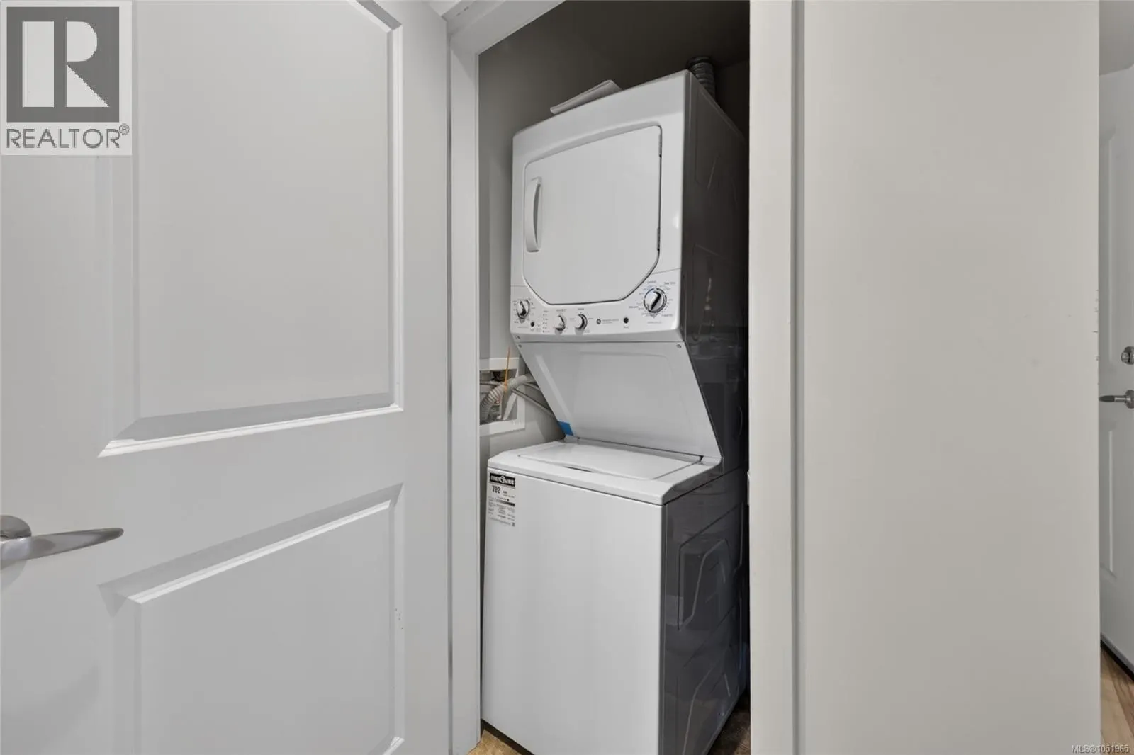 306 4394 West Saanich Rd