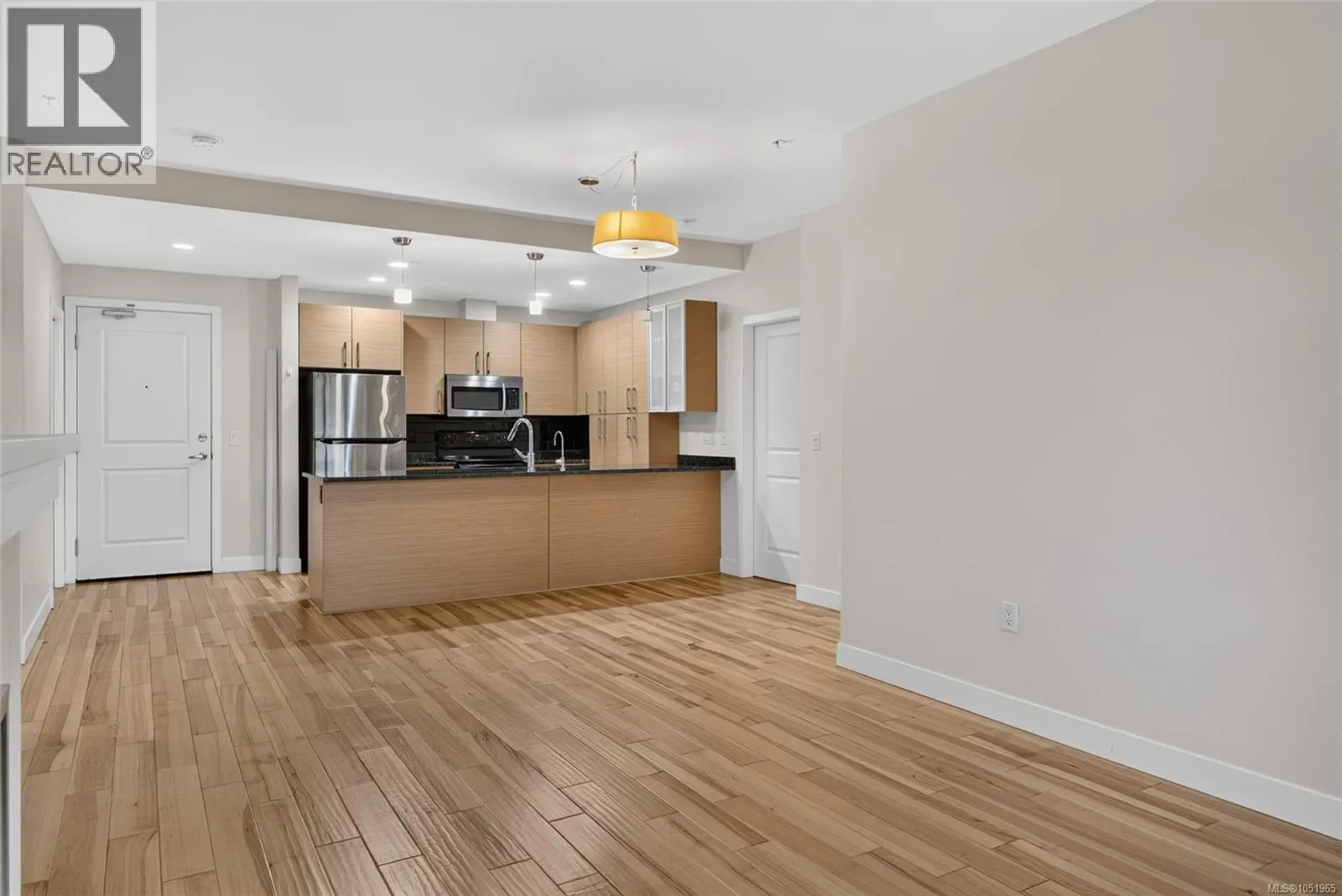 306 4394 West Saanich Rd