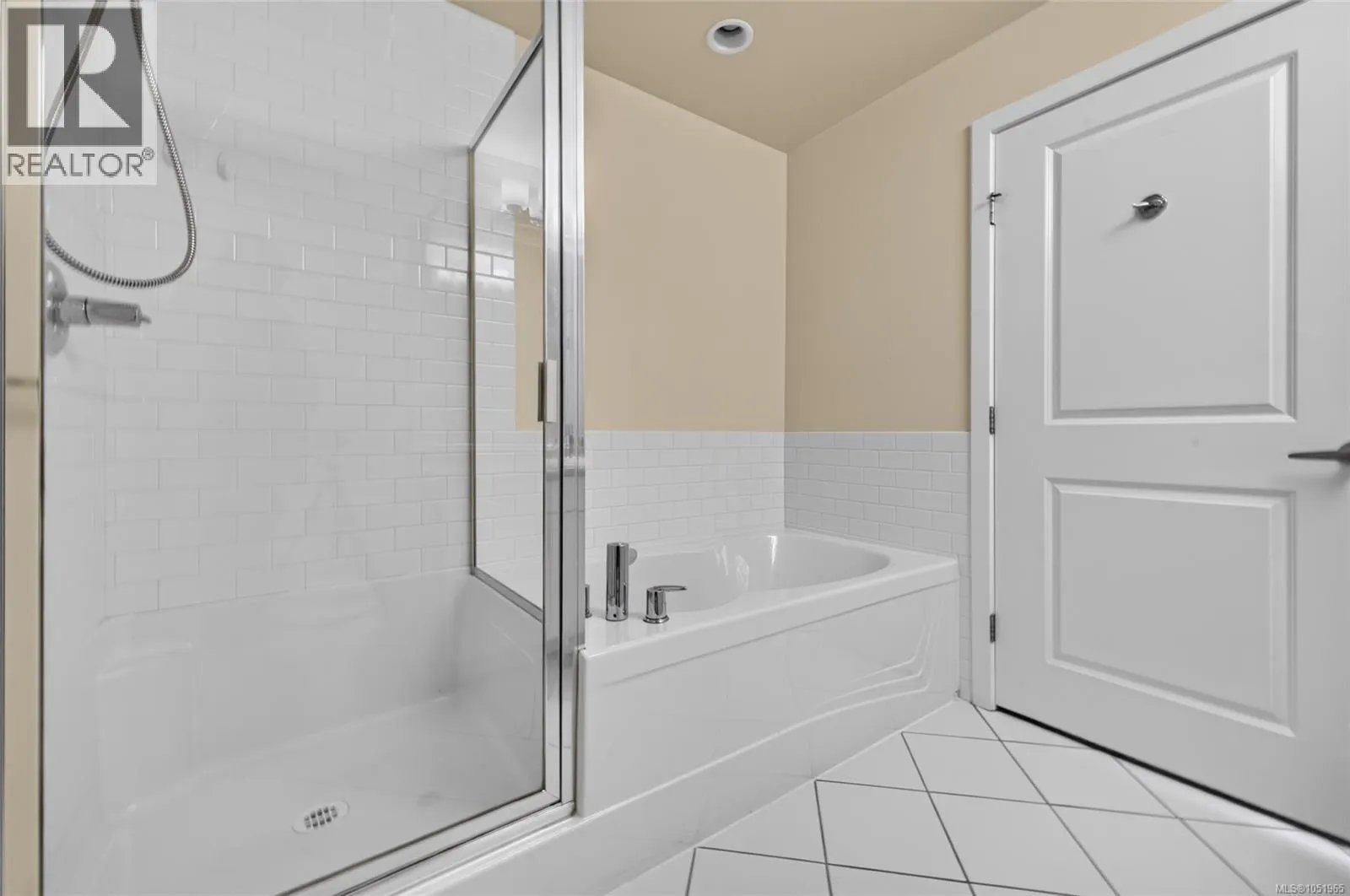 306 4394 West Saanich Rd