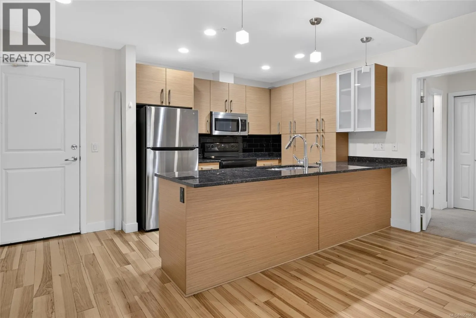 306 4394 West Saanich Rd