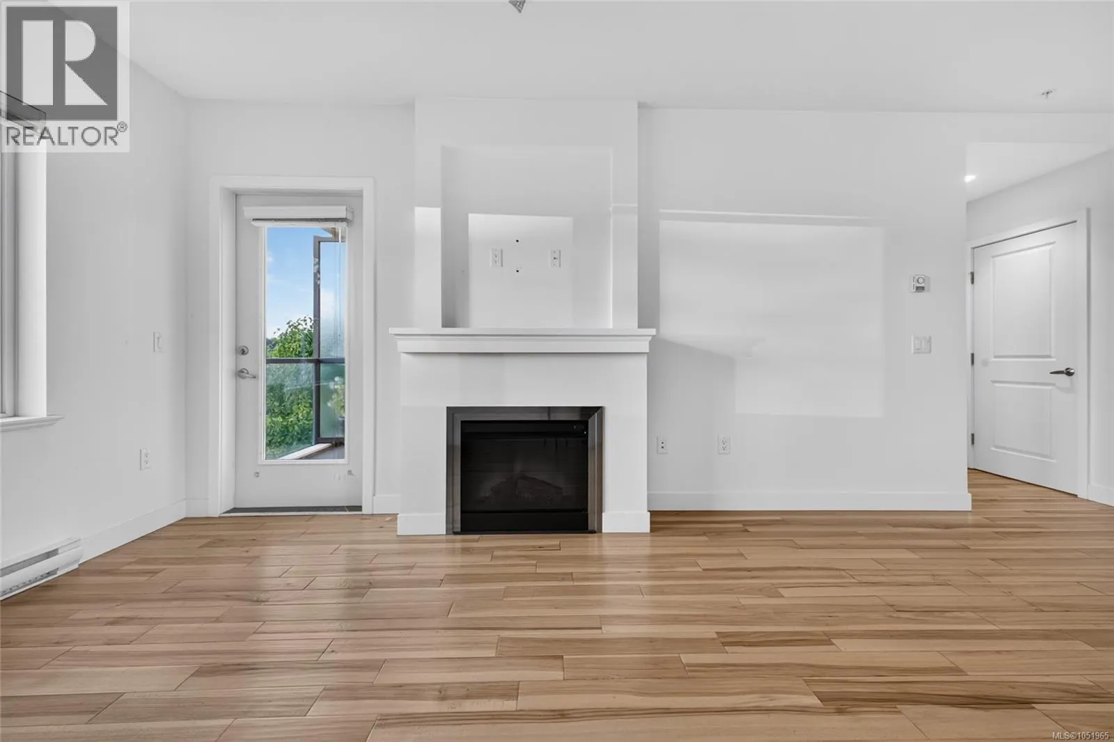 306 4394 West Saanich Rd
