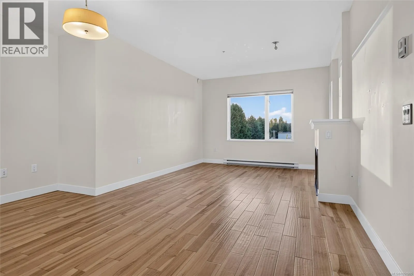 306 4394 West Saanich Rd