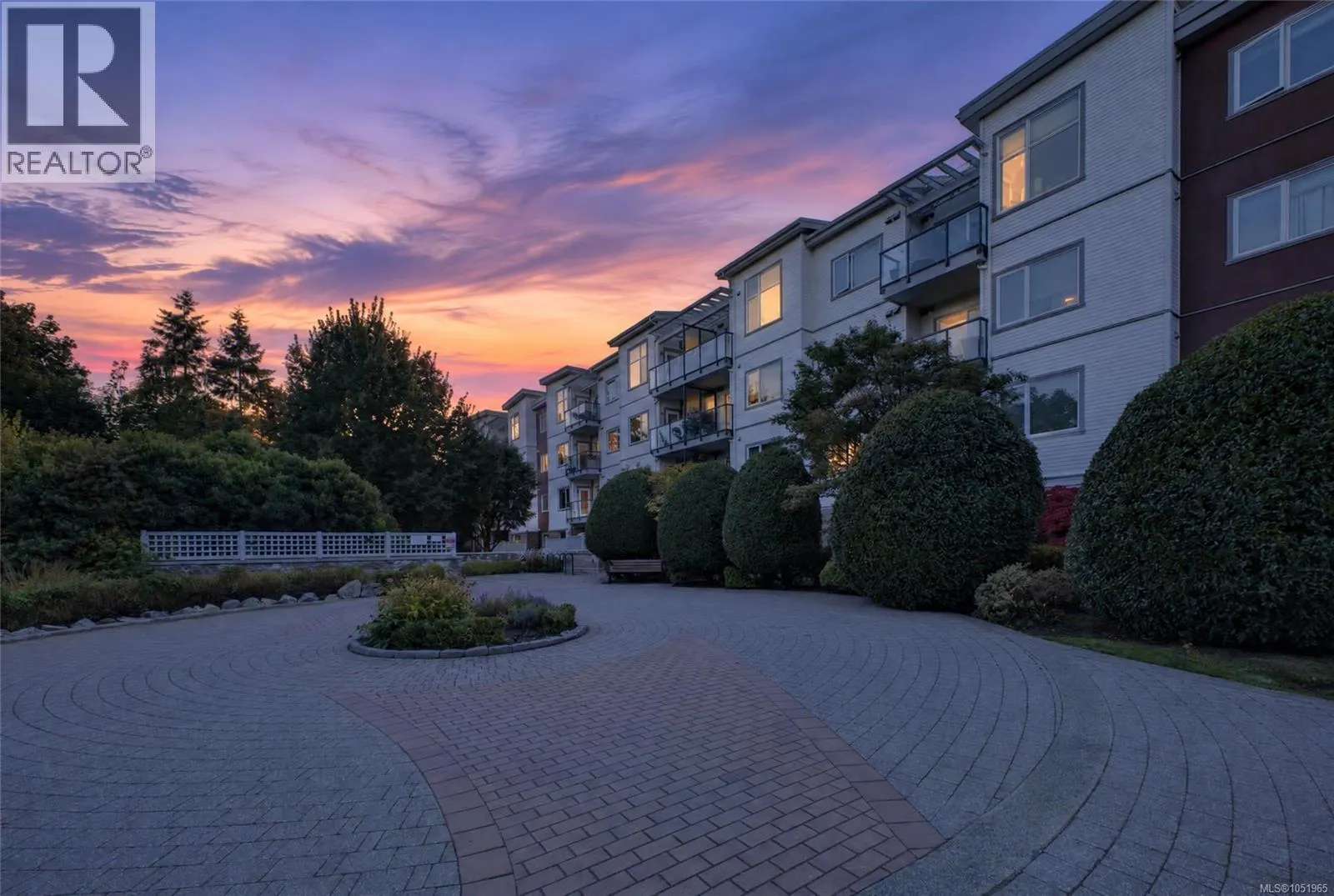 306 4394 West Saanich Rd