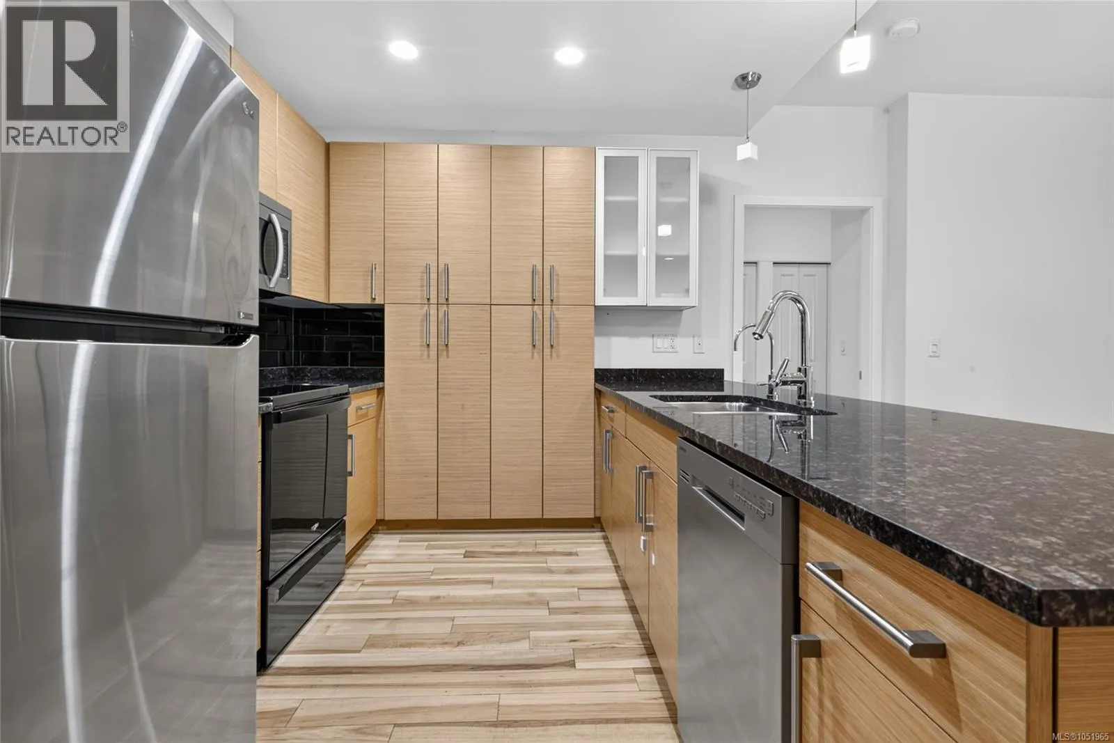 306 4394 West Saanich Rd