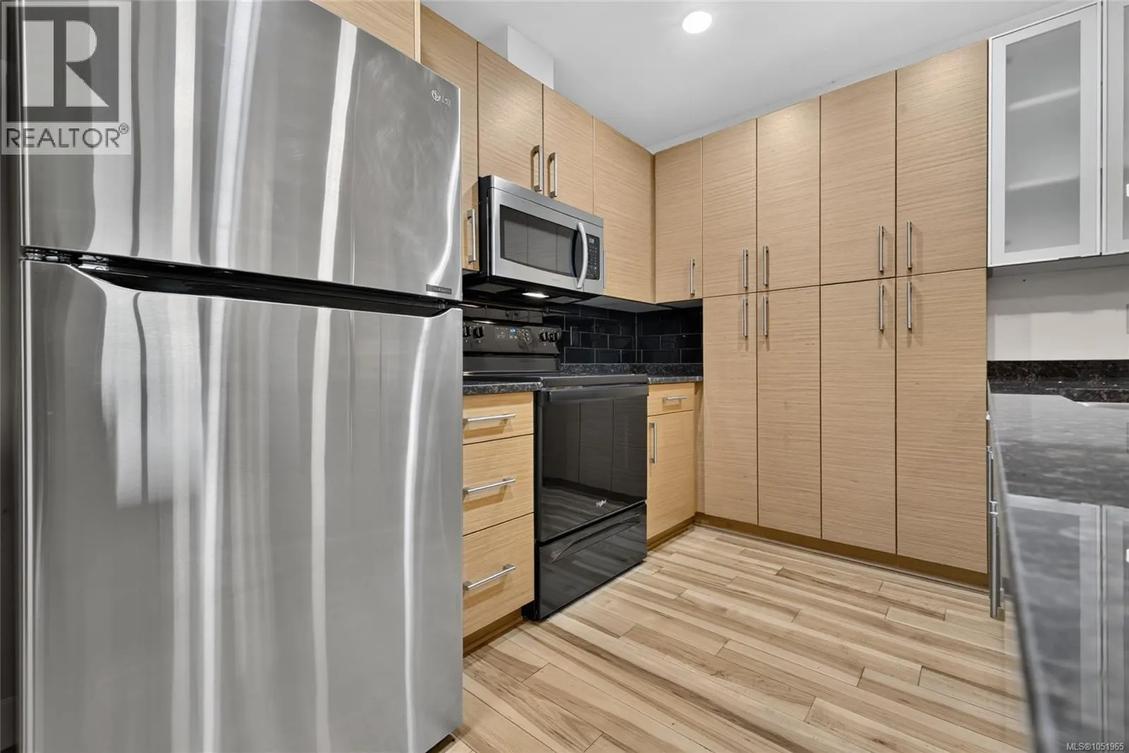 306 4394 West Saanich Rd
