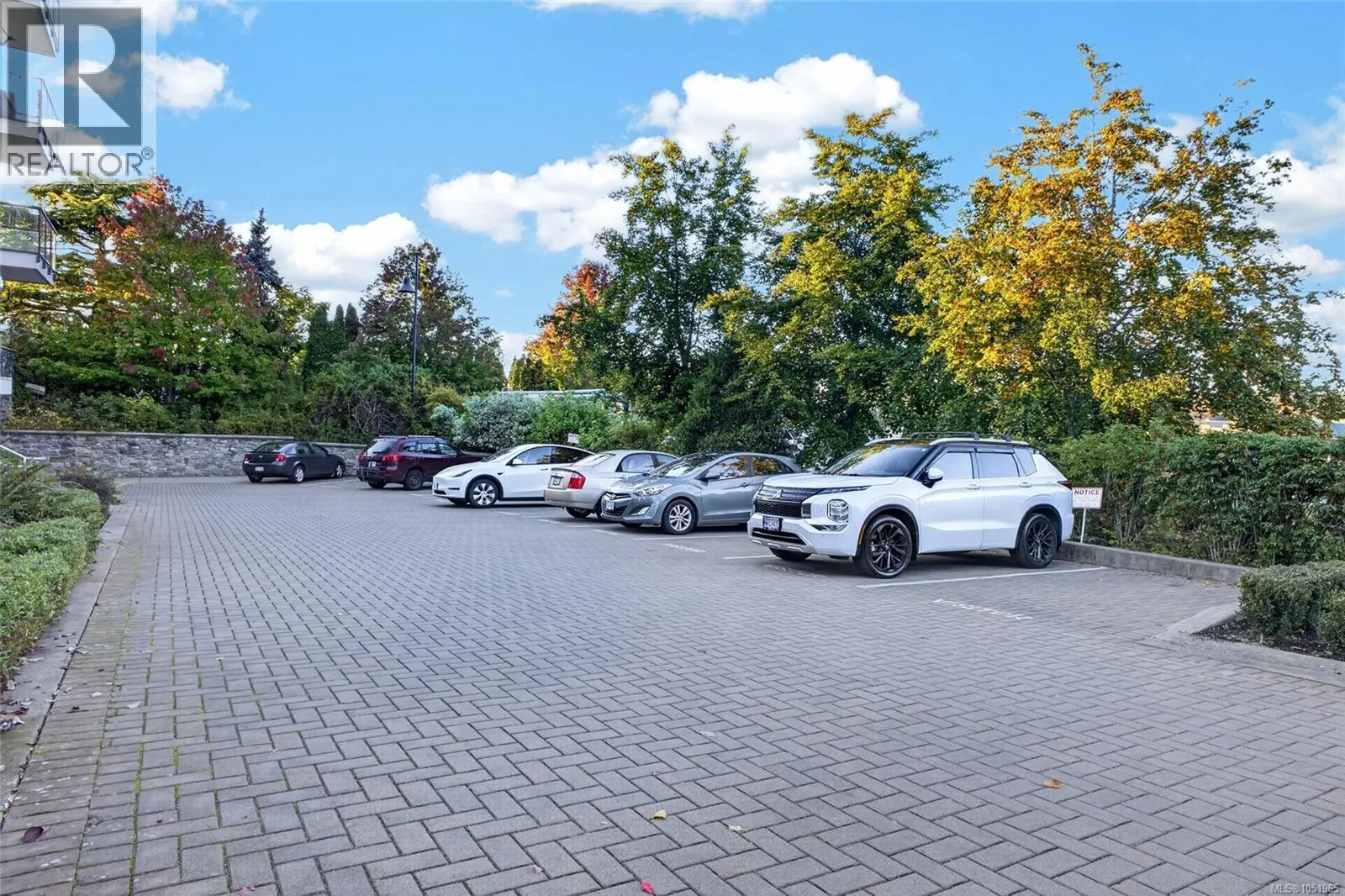 306 4394 West Saanich Rd