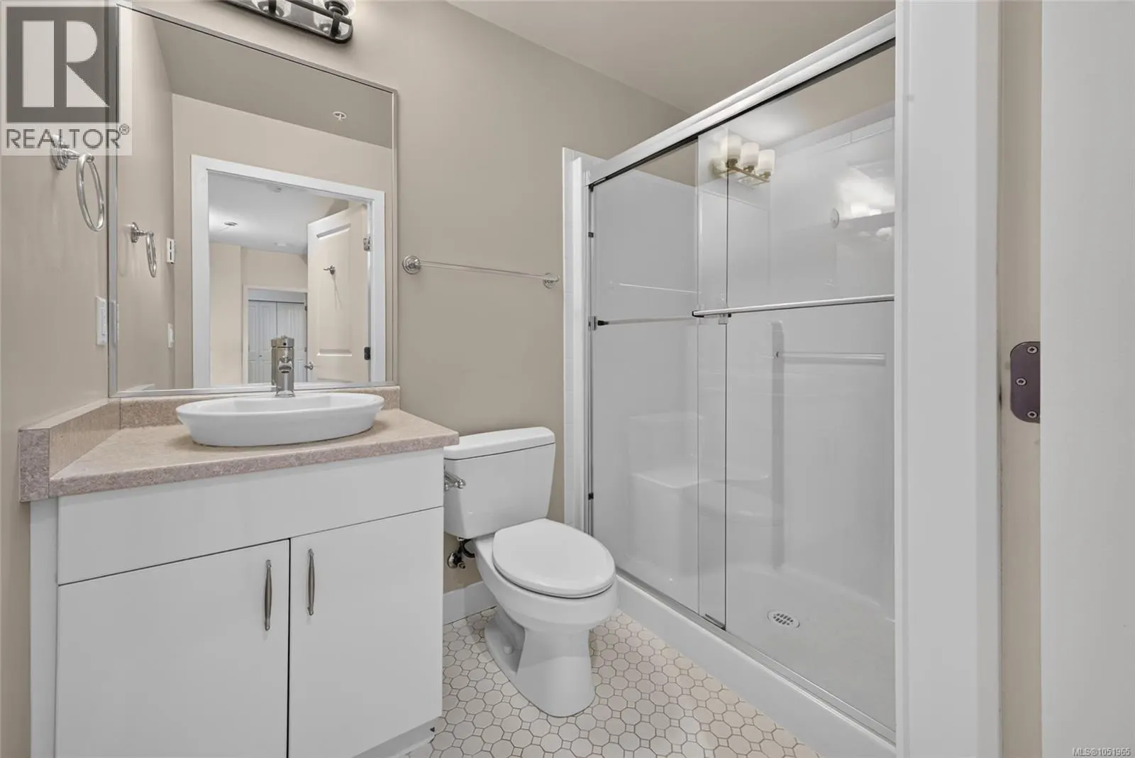 306 4394 West Saanich Rd